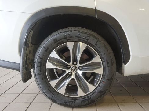Used 2023 Toyota Highlander XLE AWD/4WD image 31