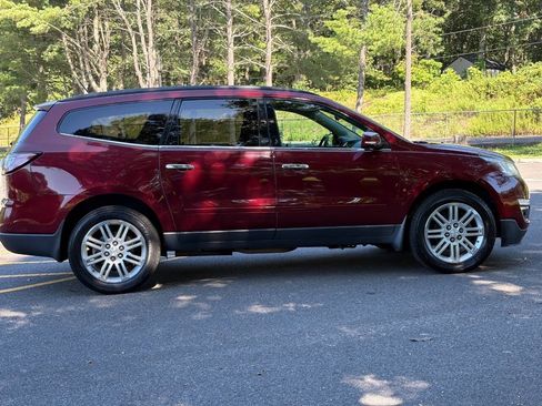 Used 2015 Chevrolet Traverse LT w/ Style and Technology Package image 4