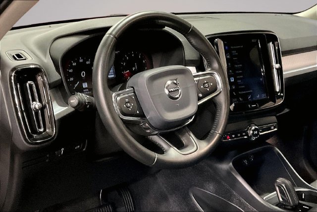 Used 2020 Volvo XC40 T5 Momentum AWD/4WD image 16