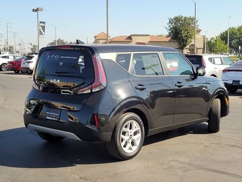 Certified 2025 Kia Soul LX w/ LX Technology Package FWD image 6