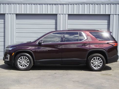 Used 2023 Chevrolet Traverse LT w/ Rear Camera Mirror Package AWD/4WD image 2