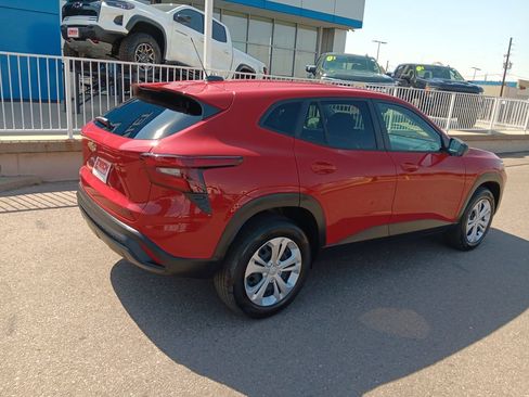 Used 2026 Chevrolet Trax LS FWD image 5