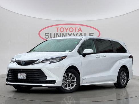 Used 2021 Toyota Sienna LE image 7