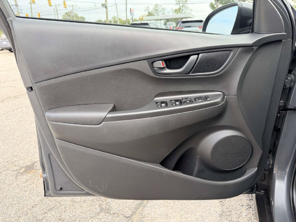 Used 2023 Hyundai Kona SE AWD/4WD image 17