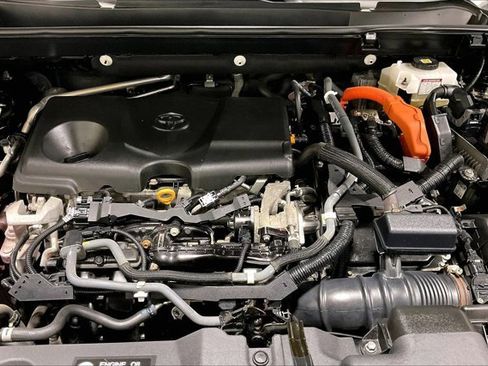 Used 2021 Toyota RAV4 LE image 9