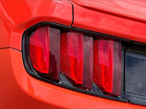 Used 2015 Ford Mustang Coupe w/ Equipment Group 051A RWD image 29