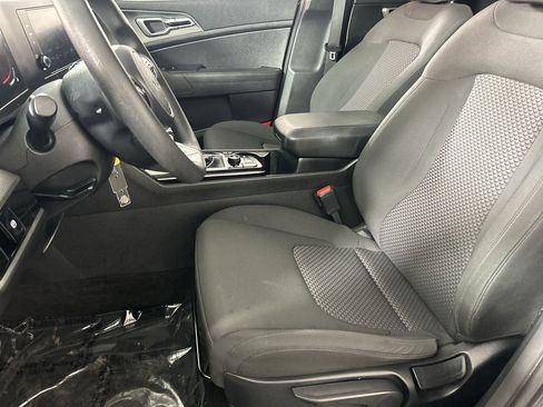 Used 2025 Kia Sportage LX FWD image 21