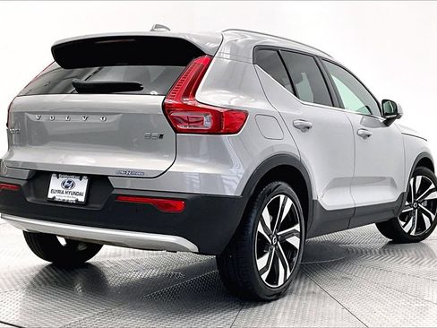 Used 2023 Volvo XC40 B5 Ultimate w/ Climate Package image 2