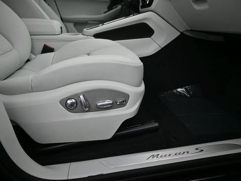 New 2025 Porsche Macan S image 13