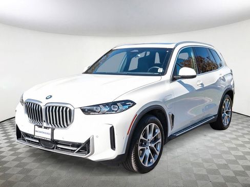 Used 2025 BMW X5 xDrive50e image 4