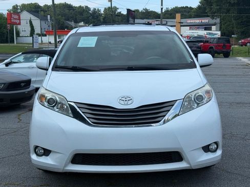 Used 2013 Toyota Sienna XLE FWD image 3