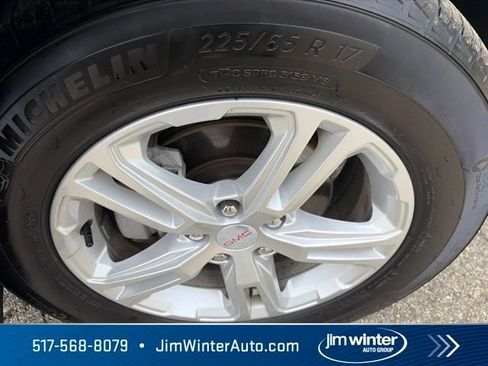 Certified 2024 GMC Terrain SLE w/ Driver Convenience Package FWD image 3