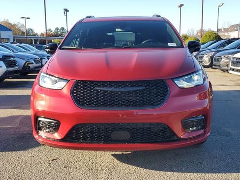 New 2026 Chrysler Pacifica Limited w/ S Appearance Package image 2