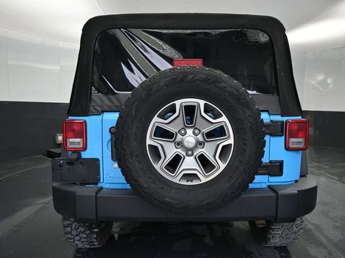 Used 2017 Jeep Wrangler Unlimited Rubicon w/ Connectivity Group image 11