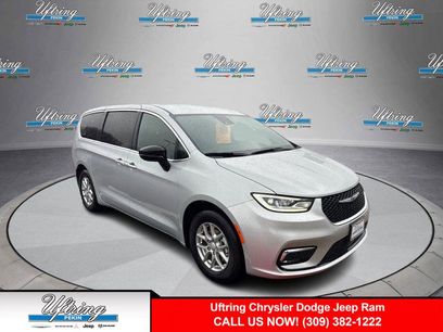 New 2026 Chrysler Pacifica Select