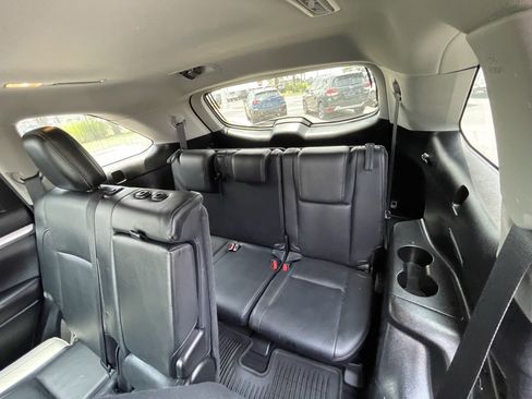 Used 2016 Toyota Highlander XLE FWD image 14