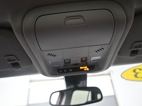 Used 2023 GMC Terrain SLE w/ Driver Convenience Package image 12