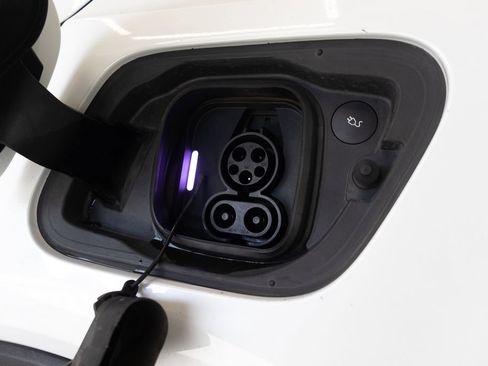 Used 2021 Volvo XC40 P8 Recharge w/ Advanced Package AWD/4WD image 11