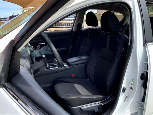 Used 2025 Nissan Sentra SV FWD image 8