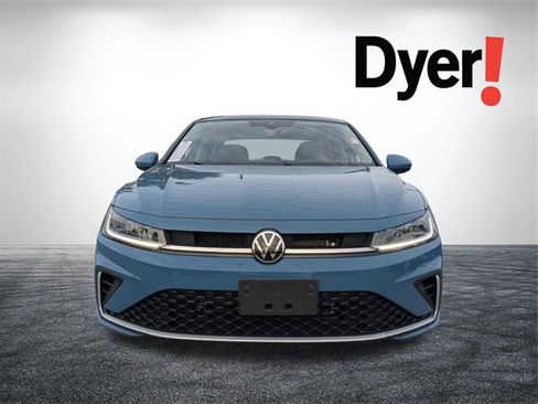 Used 2025 Volkswagen Jetta SE image 11