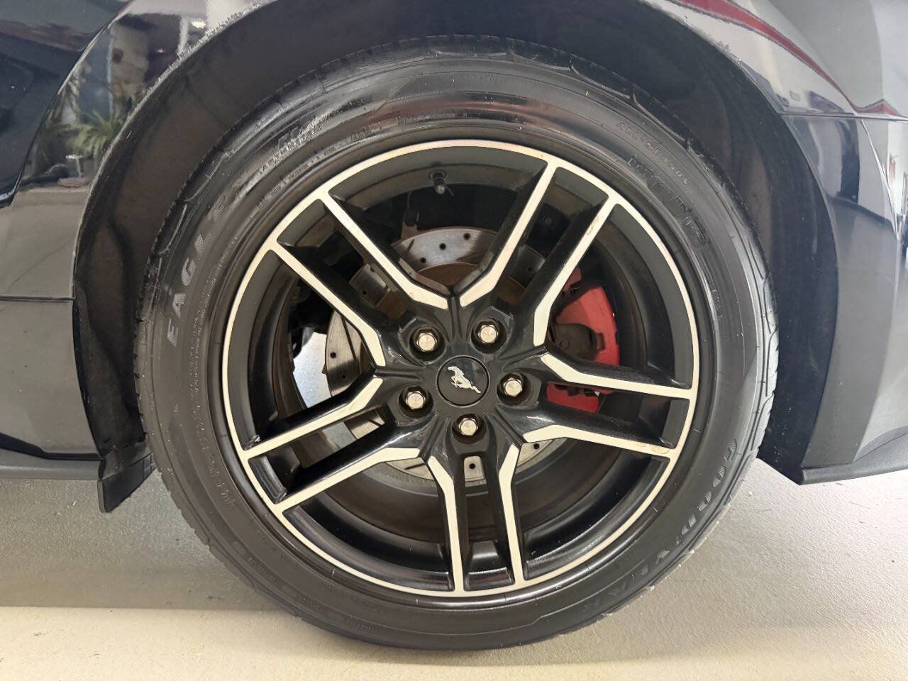 Used 2018 Ford Mustang Coupe w/ Equipment Group 101A RWD image 24