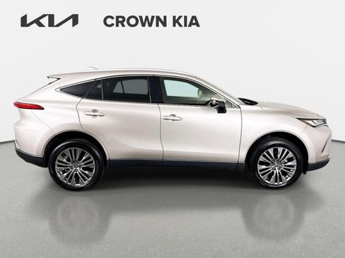 Used 2022 Toyota Venza XLE AWD/4WD image 5