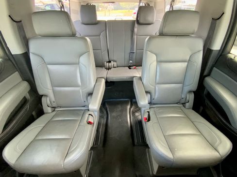 Used 2017 Chevrolet Suburban LT image 31