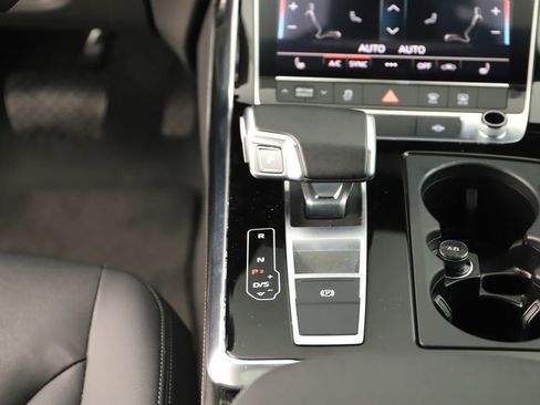 Certified 2025 Audi Q7 2.0T Premium Plus w/ Premium Plus Package AWD/4WD image 20
