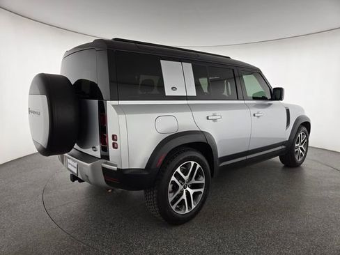 Used 2020 Land Rover Defender 110 HSE AWD/4WD image 2