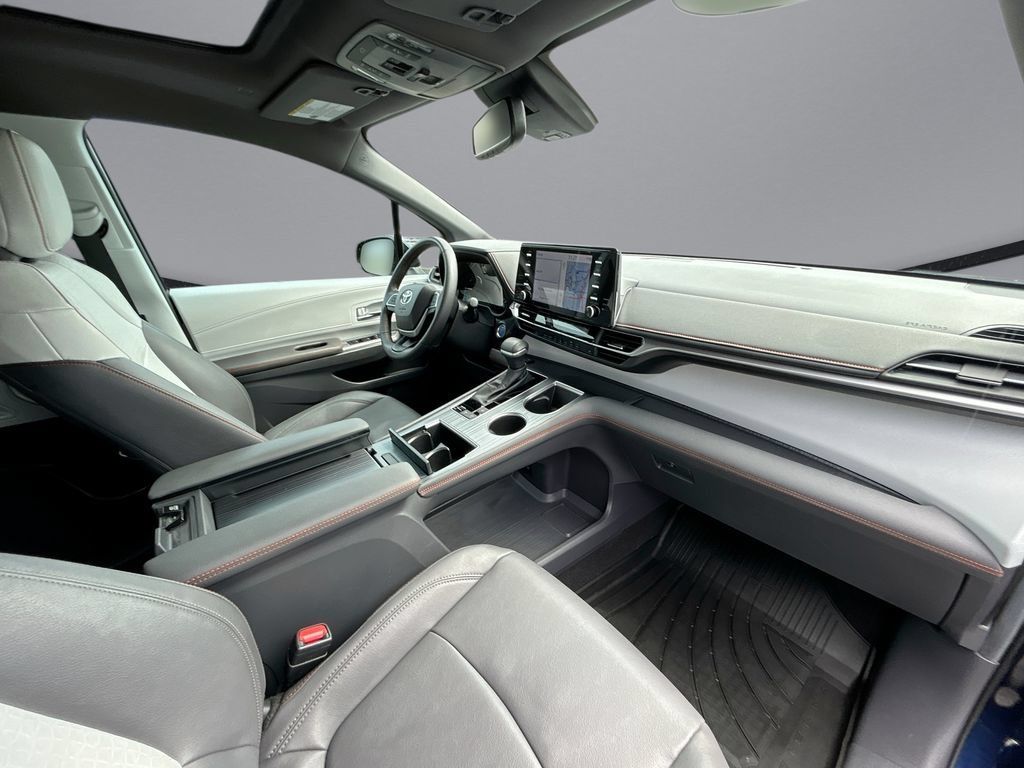 Used 2024 Toyota Sienna XSE FWD image 13