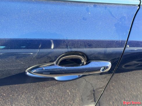 Used 2021 Toyota Venza LE image 10