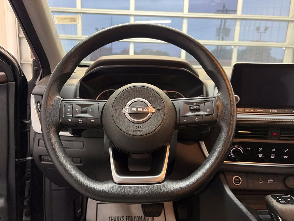 Used 2023 Nissan Rogue S AWD/4WD image 23