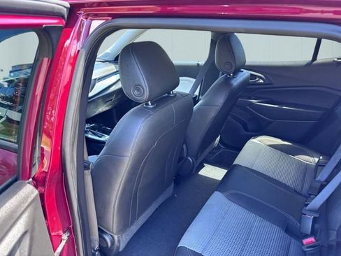 Used 2025 Chevrolet Trax LT w/ LT Convenience Package FWD image 26
