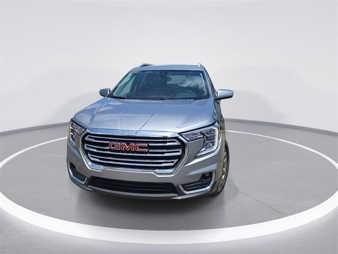 Used 2024 GMC Terrain SLT image 3