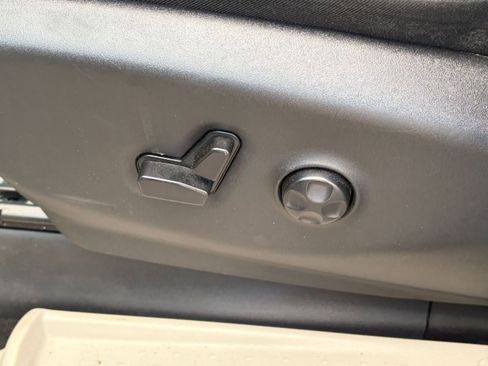 Used 2024 Chrysler Pacifica Touring-L FWD image 23