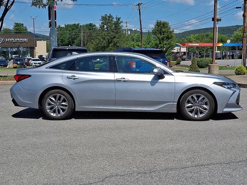 Used 2020 Toyota Avalon XLE w/ Moonroof Package FWD image 9