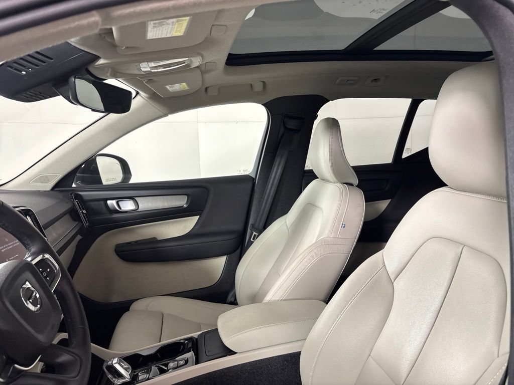 Used 2026 Volvo XC40 B5 Plus AWD/4WD image 30