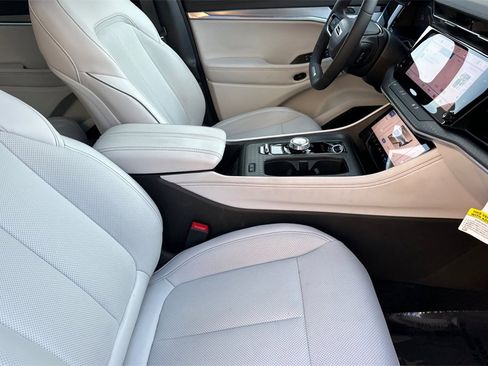 Used 2025 Jeep Wagoneer S Limited image 17