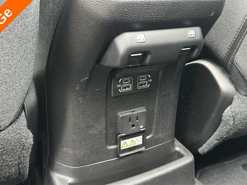 Used 2025 Jeep Wrangler Unlimited Sahara w/ Safety Group AWD/4WD image 28