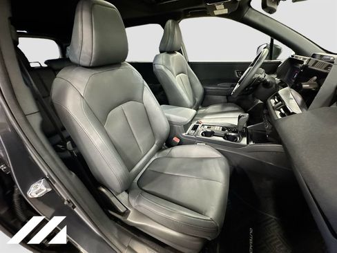 Used 2026 Subaru Outback Premium AWD/4WD image 31