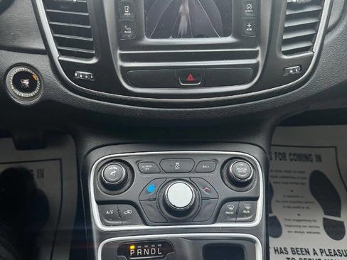 Used 2016 Chrysler 200 Limited image 18