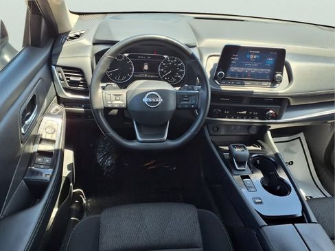 Used 2025 Nissan Rogue SV FWD image 9