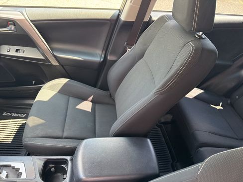 Used 2016 Toyota RAV4 XLE AWD/4WD image 17