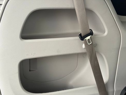 Used 2022 Chrysler Pacifica Touring-L FWD image 11