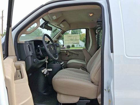 New 2025 Chevrolet Express 3500 w/ Driver Convenience Package image 10