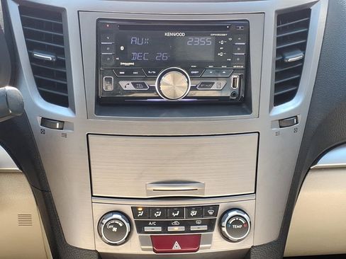 Used 2010 Subaru Outback 2.5i Premium AWD/4WD image 6