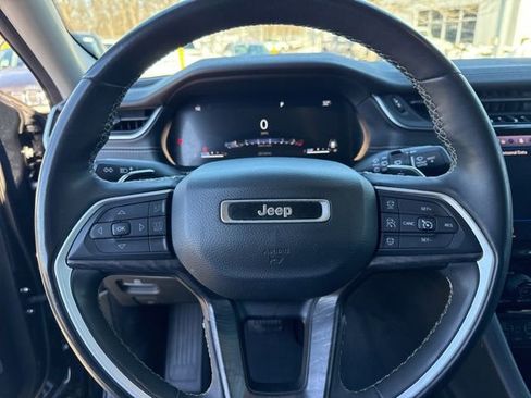 Used 2023 Jeep Grand Cherokee Limited w/ Black Appearance Package image 9