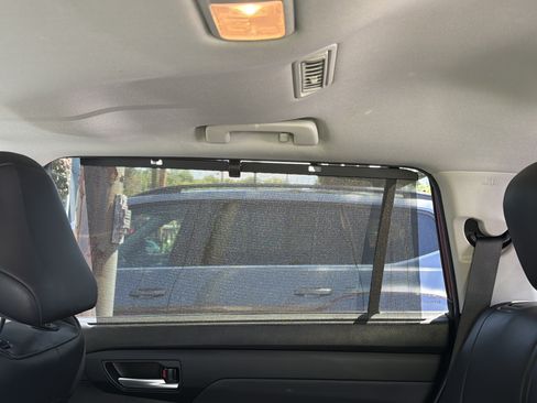 Used 2023 Toyota Highlander XLE AWD/4WD image 26