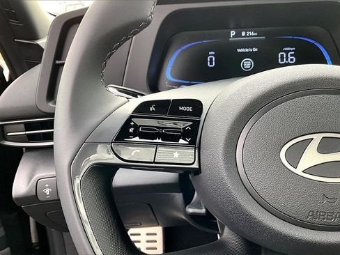 Used 2025 Hyundai Elantra Sport image 18