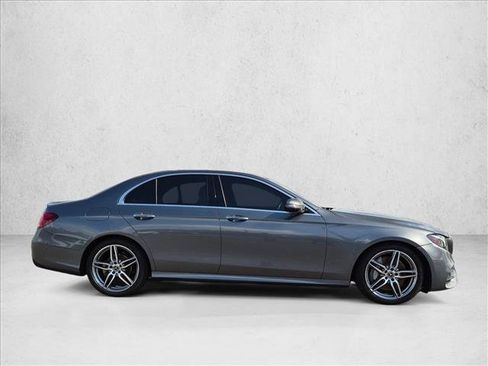 Used 2018 Mercedes-Benz E 300 image 4